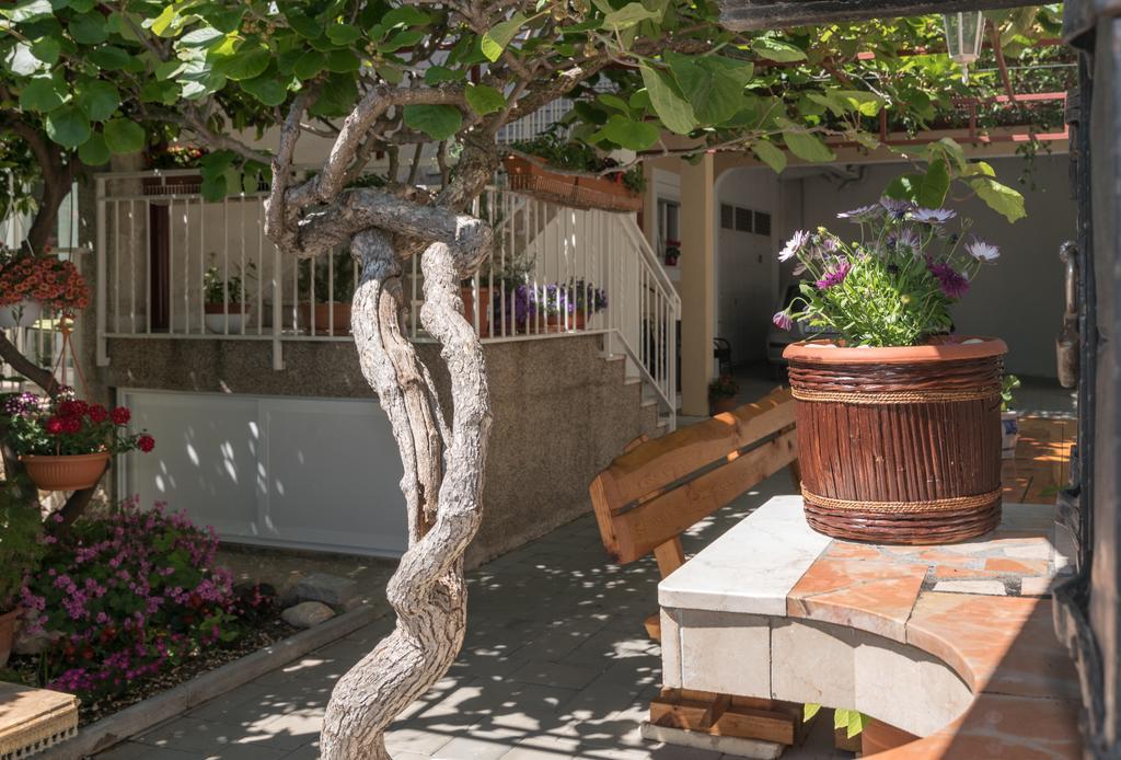 Apartments Mare Trogir Exterior foto